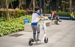 Con vừa nghỉ hè, bố mẹ "căng não" tìm nơi trông trẻ