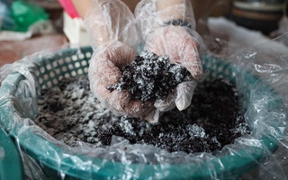 Hà Nội: Tết Đoan Ngọ cận kề, người dân ở 'thủ phủ' rượu nếp tất bật suốt đêm