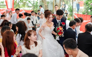 Đám cưới đặc biệt của cặp đôi 'trái dấu'