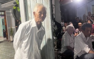 Vợ chồng chết trong vụ sạt lở ở Đà Lạt: Cha già đứng trong mưa đợi thi thể các con