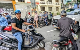 Giao thông hỗn loạn trong ngày đầu phân luồng tuyến đường trung tâm TP.HCM