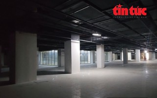 Cảnh hoang lạnh trong trung tâm thương mại thời thị trường bất động sản trầm lắng