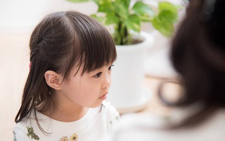 3 câu cha mẹ thường nói khiến con rụt rè, khó thành đạt trong tương lai