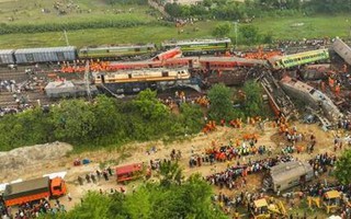 Thảm họa đường sắt Ấn Độ: Cú bẻ lái bí ẩn và 2 nghi vấn chính