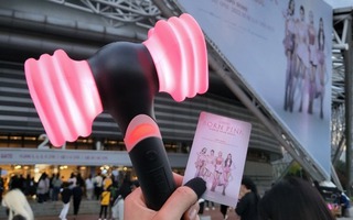Bố mẹ cùng con ra Hà Nội đu idol, có fan lớp 8 chi 10 triệu từ tiền tiết kiệm đi xem BLACKPINK