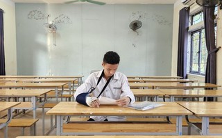 Nam sinh gãy tay nhờ người chép hộ đạt điểm thi ấn tượng