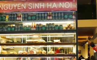 Hà Nội: Công an vào cuộc vụ nhân viên bánh mì Nguyên Sinh hành hung khách hàng