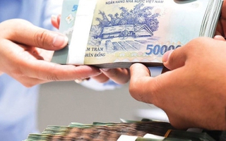 Lãi suất huy động giảm, tiền người dân gửi vào ngân hàng vẫn tăng mạnh