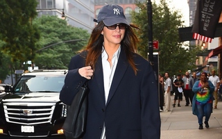 Kendall Jenner lên đồ độc lạ với mốt "giấu quần" chuẩn fashionista ra phố