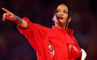Tỷ phú Rihanna chính thức hạ sinh con sau màn thông báo rung chuyển Super Bowl