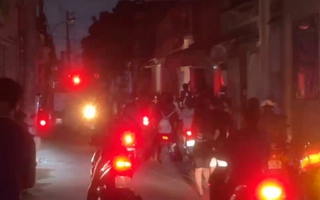 Nhà trọ ba tầng bốc cháy, hàng chục người thuê phòng tháo chạy