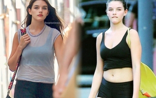Suri Cruise gây chú ý khi dạo phố với diện mạo "cực cháy" ở tuổi 17