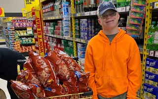 2 cha con người Mỹ lái xe suốt 2 ngày qua biên giới để mua 1 thứ chỉ ở Canada mới có