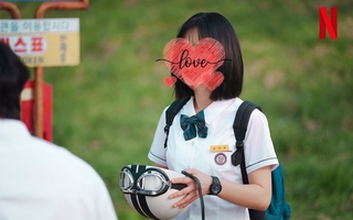 "Đóa hoa nở muộn" của màn ảnh Hàn quá đẹp trong phim mới, 34 tuổi vẫn vào vai nữ sinh cực "mượt"