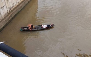 Giải cứu nam tài xế trong ô tô lao xuống sông Đồng Nai