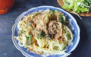 Về xứ võ Bình Định thưởng thức bánh dây dân dã, đã ăn là khó dừng đũa