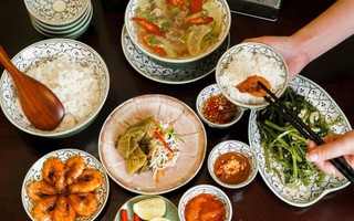 Một kiểu ăn cơm nhiều người vẫn áp dụng để giảm cân và khuyến cáo của các chuyên gia