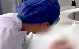 Cầm thước eke ném nữ sinh vỡ hộp sọ, giáo viên phân bua 'đánh nhầm người'