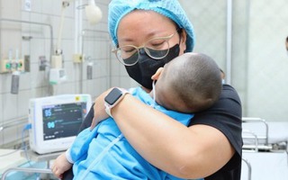 Tình trạng sức khỏe 7 trẻ nhỏ là nạn nhân vụ cháy đang điều trị tại Bệnh viện Bạch Mai
