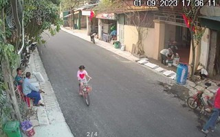 Bé gái đạp xe đi lạc gần 50km từ Thanh Hóa đến Ninh Bình được công an và người dân giúp tìm bố mẹ