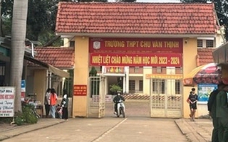 Bắt khẩn cấp nhân viên nghi bỏ chất độc vào thức ăn của học sinh bán trú