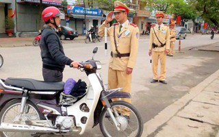 Không bắt buộc CSGT phải nói lời chào, cảm ơn tài xế