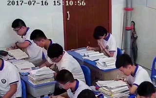 "Lò đào tạo học bá" khó tin tại trường điểm Trung Quốc: Camera giám sát 12 tiếng/ngày, quay bút nửa giây cũng bị nêu tên trước toàn trường
