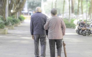 71 tuổi, điều “hối hận nhất” mà tôi làm trong những năm cuối đời là sống gần con trai: Tuổi già hãy độc lập