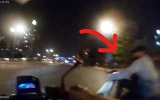 CLIP: Cận cảnh nổ súng, khống chế kẻ cướp táo tợn ở TP HCM