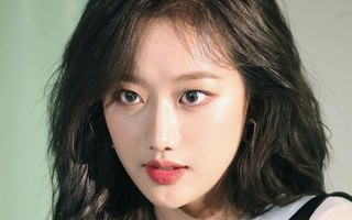 Sự nghiệp suýt tiêu tan của nữ ca sĩ vừa công khai yêu thần đồng bóng đá Hàn Quốc