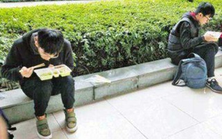 Bức ảnh sinh viên trường top ăn trưa bất ngờ viral: Nhìn vào cuối cùng cũng hiểu tại sao họ lại trở thành học bá!