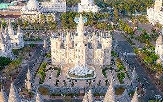 Trường đại học ở Hậu Giang gây bất ngờ với kiến trúc như trường ở Châu Âu: Cách trung tâm 12km, có cả công viên giải trí trong khuôn viên, sinh viên đi học được chơi trò cảm giác mạnh