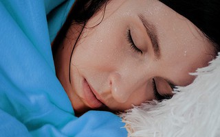 Đêm nào đi ngủ cũng thấy cơ thể phát ra 5 "tín hiệu" bạn cần đi khám khẩn cấp để tránh suy thận