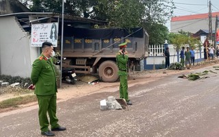 Bắc Giang: Xe tải tông vào quán gội đầu, 4 người thương vong