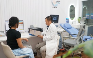 Vị bác sĩ bỏ tiết kiệm 4 năm để xây dựng phòng khám cho người thu nhập thấp tiếp cận IVF