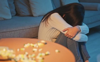 Cứu thiếu nữ uống 100 viên thuốc hạ huyết áp để tự tử
