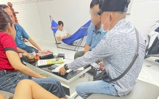 “Một tháng, chúng tôi bán được 40 nền đất, trong đó có nhóm nhà đầu tư mua buôn cả chục lô”