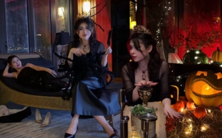 TikToker Gia Kỳ chơi lớn dịp Halloween: Biến nhà thành lâu đài ma mị, còn trải thảm đỏ đón fan