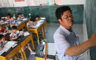 Quan điểm "giáo viên thế hệ này có vẻ lười" gây tranh cãi dữ dội: Nghề làm dâu trăm họ, biết sao cho vừa lòng?