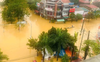 Lũ lớn sau bão số 6 ở Quảng Bình: "Nước lũ lên quá nhanh, không kịp trở tay..."