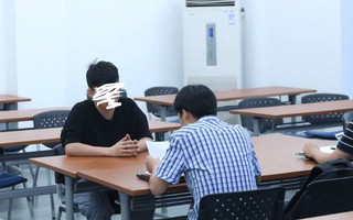 Đi phỏng vấn, nam sinh tự nhận tốt nghiệp trường top nhưng đánh vần từ "hello" sai bét, bí mật động trời bị lật tẩy sau đó