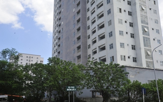 Hà Nội: 3 tòa chung cư bỏ hoang giữa "bão giá" nhà, hiện đã xuống cấp trầm trọng, thành nơi đổ rác