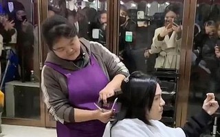 67 triệu người xem một nam diễn viên cắt tóc
