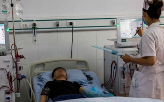 Đựng đồ ăn trong thứ này, người đàn ông mắc ung thư thận giai đoạn cuối