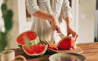 Bác sĩ tiêu hóa khuyên dùng món ăn nhẹ là 4 loại quả này để giảm nguy cơ ung thư ruột