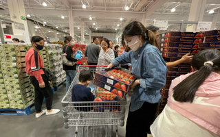 Trung Quốc: Dân Hong Kong đổ về đại lục để 'tiêu tiền xả láng'