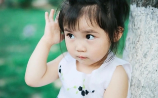 Ba hành vi của trẻ là biểu hiện của sự thiếu yêu thương mà cha mẹ lại tự hào cho rằng đó là EQ cao: Biết sớm "cứu" đời con