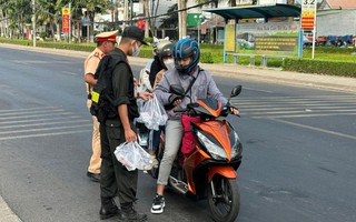 Đồng Nai: Người dân được trợ sức trên đường về quê đón Tết