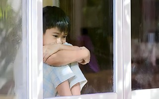 Đây là kiểu cha mẹ đáng sợ nhất: Không đánh mắng nhưng khiến con héo mòn đến kiệt quệ