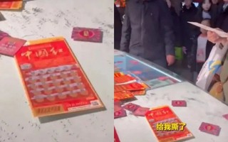 Thẻ cào trúng thưởng bị nhân viên xé nát trước mặt, người phụ nữ tức mình đi kiện: "Lộc đến còn bị kẻ xấu cản lại"